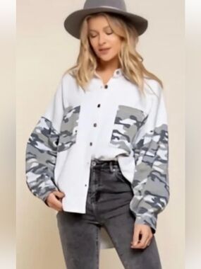 POL White W/CamouflageSleeves & Pockets Button-Front Jean Jacket Women’s Size M